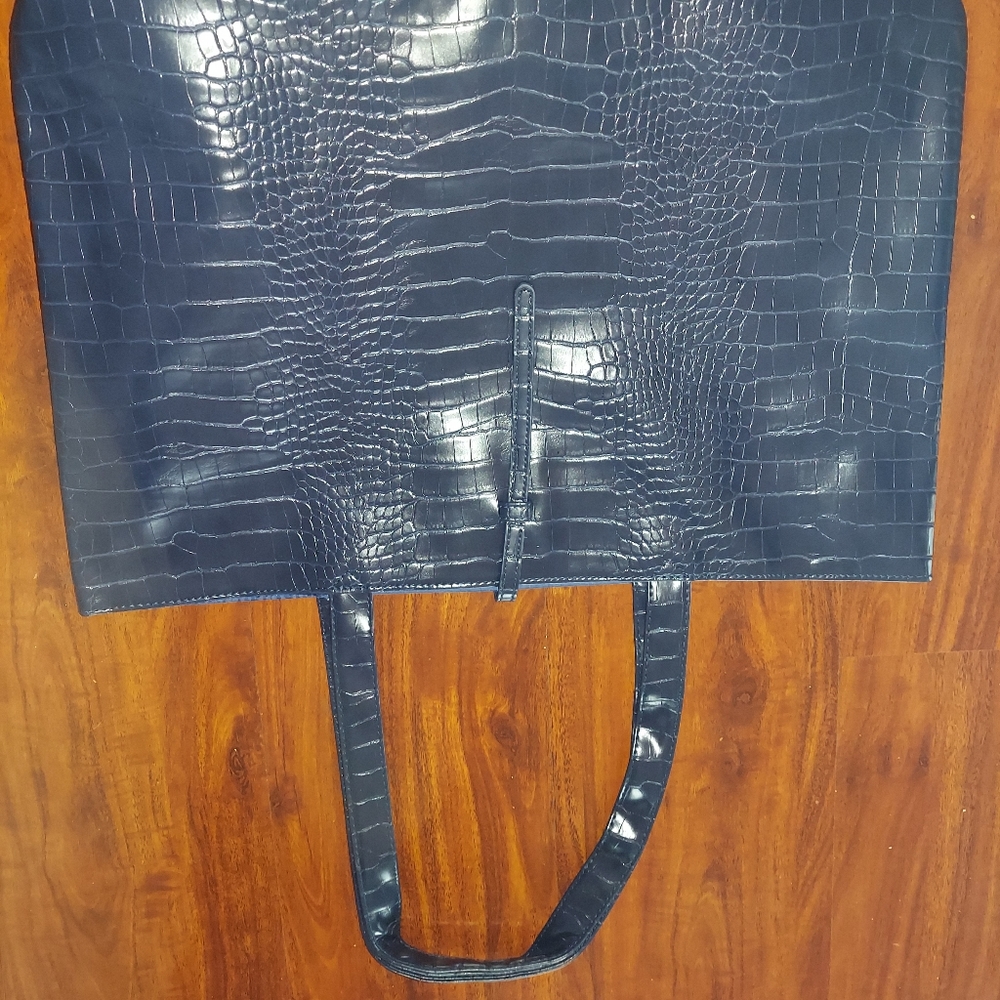NIB casual tote bag with matching cosmetic holder wrap